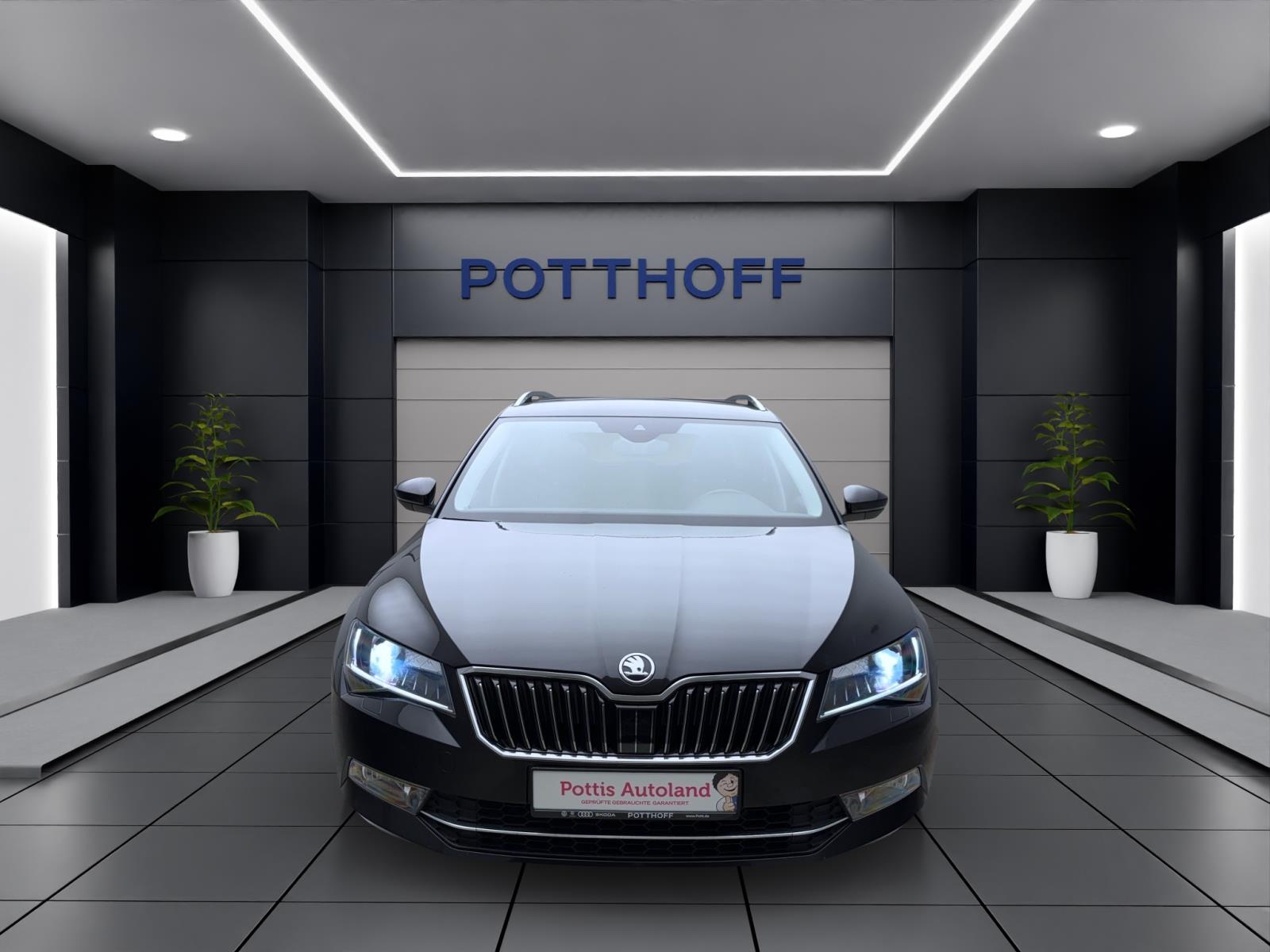 Skoda Superb Combi 2.0 TDI DSG Style 4x4 AHK ACC PDC BiXenon Navi Sitzhzg