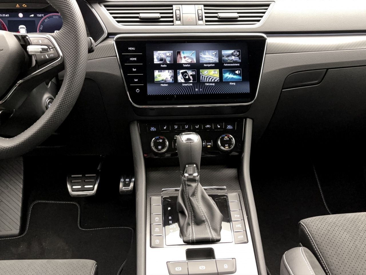 Skoda Superb COMBI SPORTLINE AHK MATRIX STANDH PANO NAVI VOLL!!!