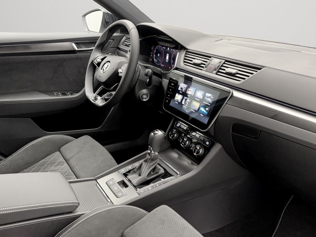 Skoda Superb COMBI SPORTLINE AHK MATRIX STANDH PANO NAVI VOLL!!!